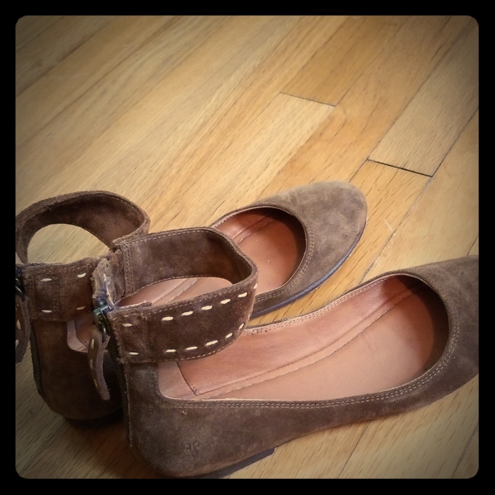 Frye Carson Ankle Flats.
